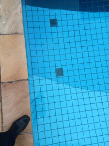 Instalação de tampas de ralos anti-sucção